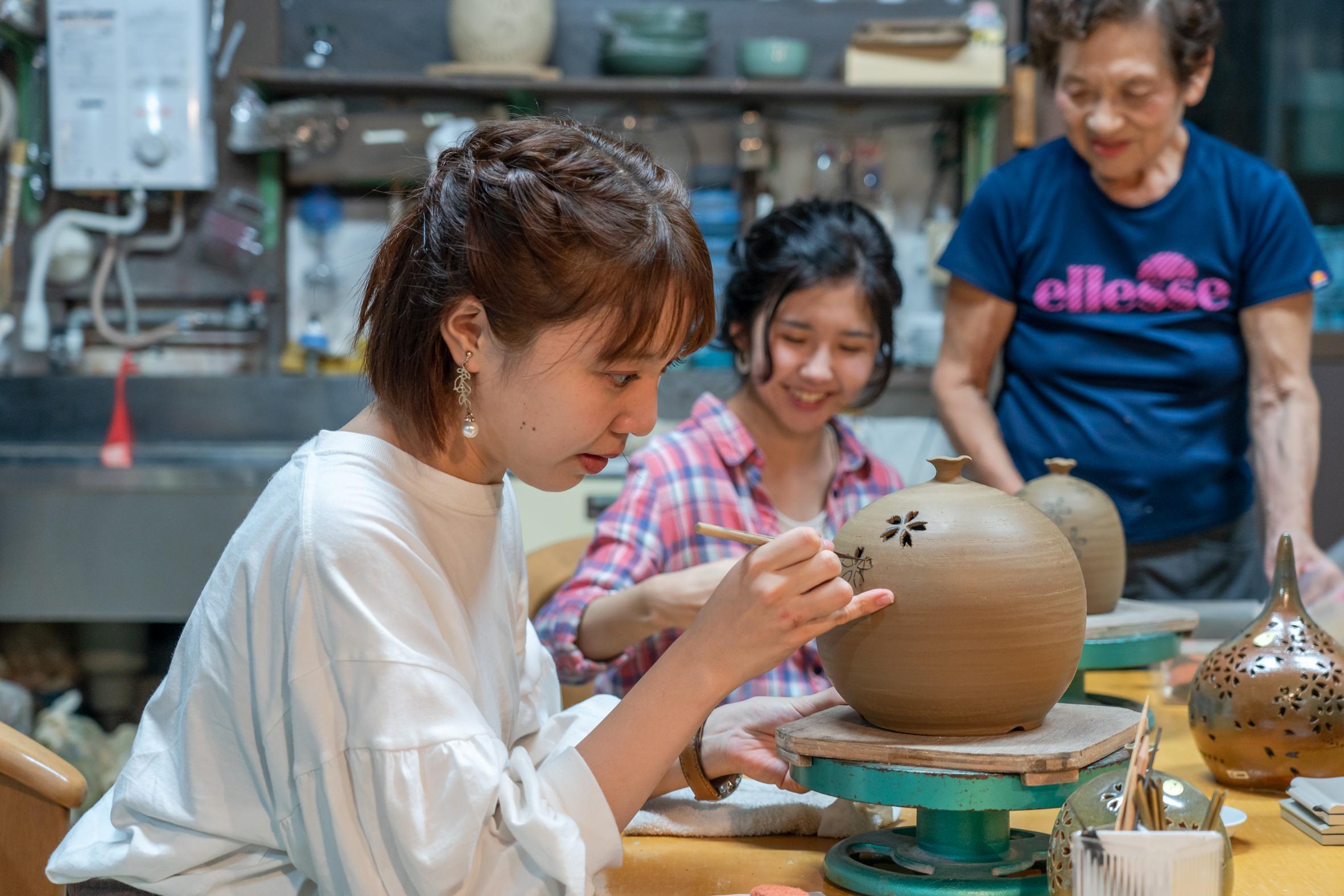 陶芸体験ランプシェード作り【体験工房 星野窯】 | 体験する | 武雄市